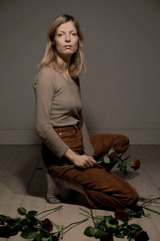 L'autrice danoise Asta Olivia Nordenhof a entamée avec De l'argent à flamber une série de sept romans autour du drame du Scandinavian Star