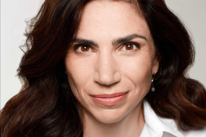 Dana Grigorcea est une écrivaine suisse d'origine roumaine et notamment l'autrice du roman Ceux qui ne meurent jamais publié aux édition Les Argonautes