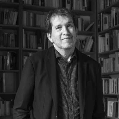 Joan-Lluís Lluís est français d'expression catalane et l'auteur d'une vingtaine de livres dont le merveilleux roman Junil publié aux Argonautes.