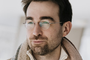 Momtchil Milanov est un primo-romancier bulgare et auteur du roman Le Ministère des Rêves